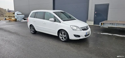 Opel Zafira 2011, photo 1/10