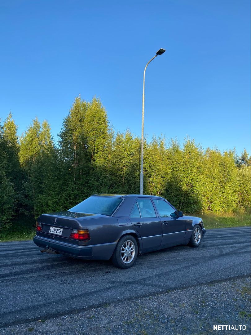 Mercedes-Benz 250 1991, photo 3/12