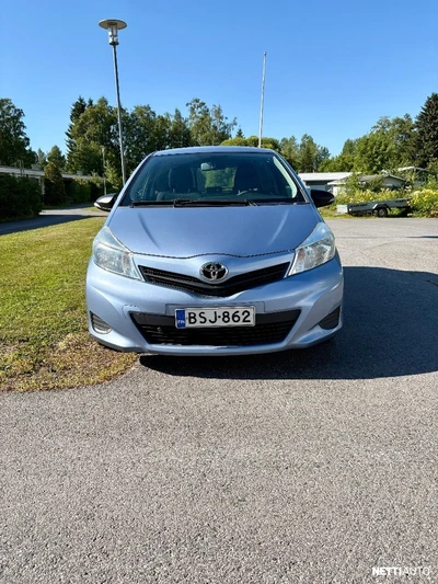 Toyota Yaris 2012, photo 2/13