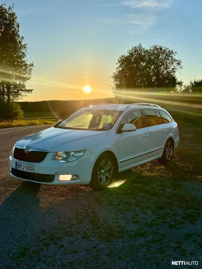 Skoda Superb 2012, kuva 3/6