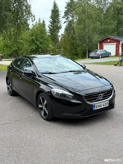 Volvo V40 D3 Momentum Business 2012, photo 5/14