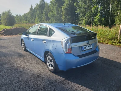 Toyota Prius PHEV Premium 2013, photo 5/10