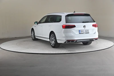 Volkswagen Passat 2023, photo 2/31