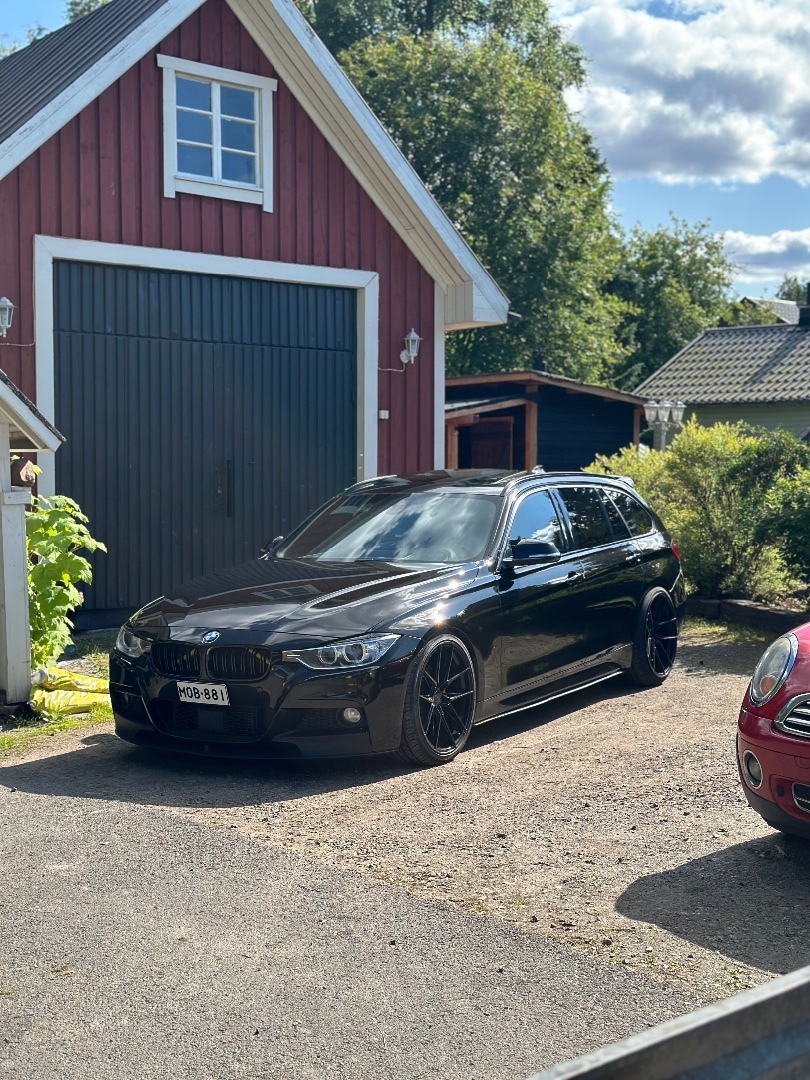 BMW 330