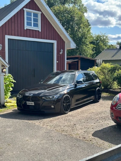 BMW 330 2015, kuva 1/10