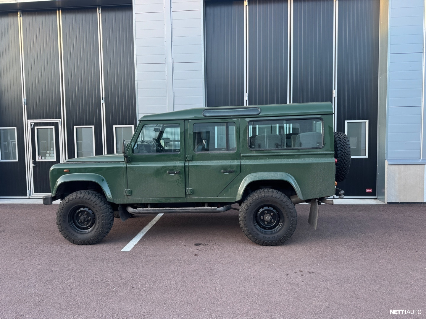 Land Rover Defender