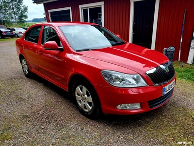 Skoda Octavia 1,6 TDI CR DPF Elegance 2010, photo 3/33