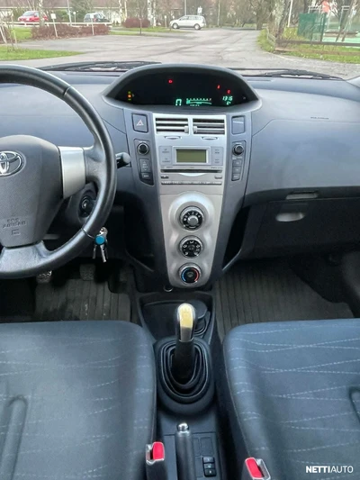 Toyota Yaris 1.3 2007, kuva 8/8