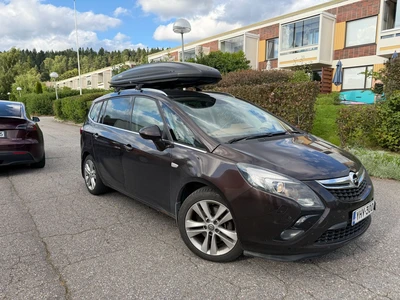 Opel Zafira Tourer 2012, kuva 1/5