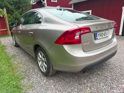 Volvo S60 D3 Momentum Business aut 2011, photo 4/24