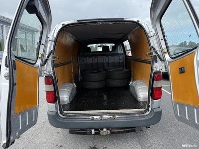 Toyota Hiace 2,5 D-4D 100 5ov pitkä 4WD 2004, kuva 7/15