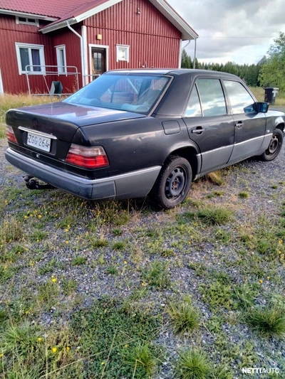 Mercedes-Benz 200 1995, photo 2/6