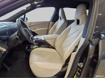 BMW iX xDrive50 2025, photo 7/8