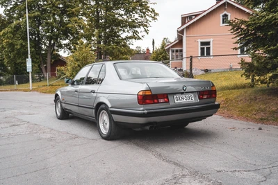BMW 750 1989, photo 2/33
