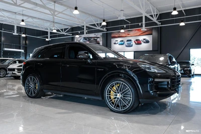 Porsche Cayenne Turbo S E-Hybrid 2020, kuva 4/53