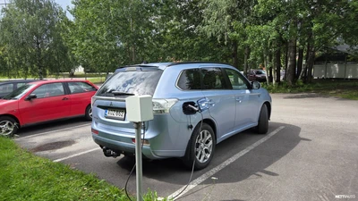 Mitsubishi Outlander PHEV 2014, kuva 4/17