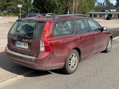 Volvo V50 1,8 (125 hv) Momentum 2009, kuva 3/4