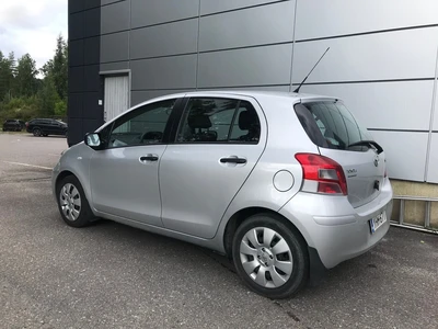 Toyota Yaris 2011, kuva 2/2