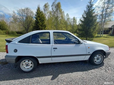 Opel Kadett 1989, photo 2/8