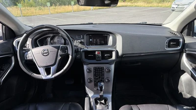 Volvo V40 D2 Business Edition 90 aut 2018, photo 4/10