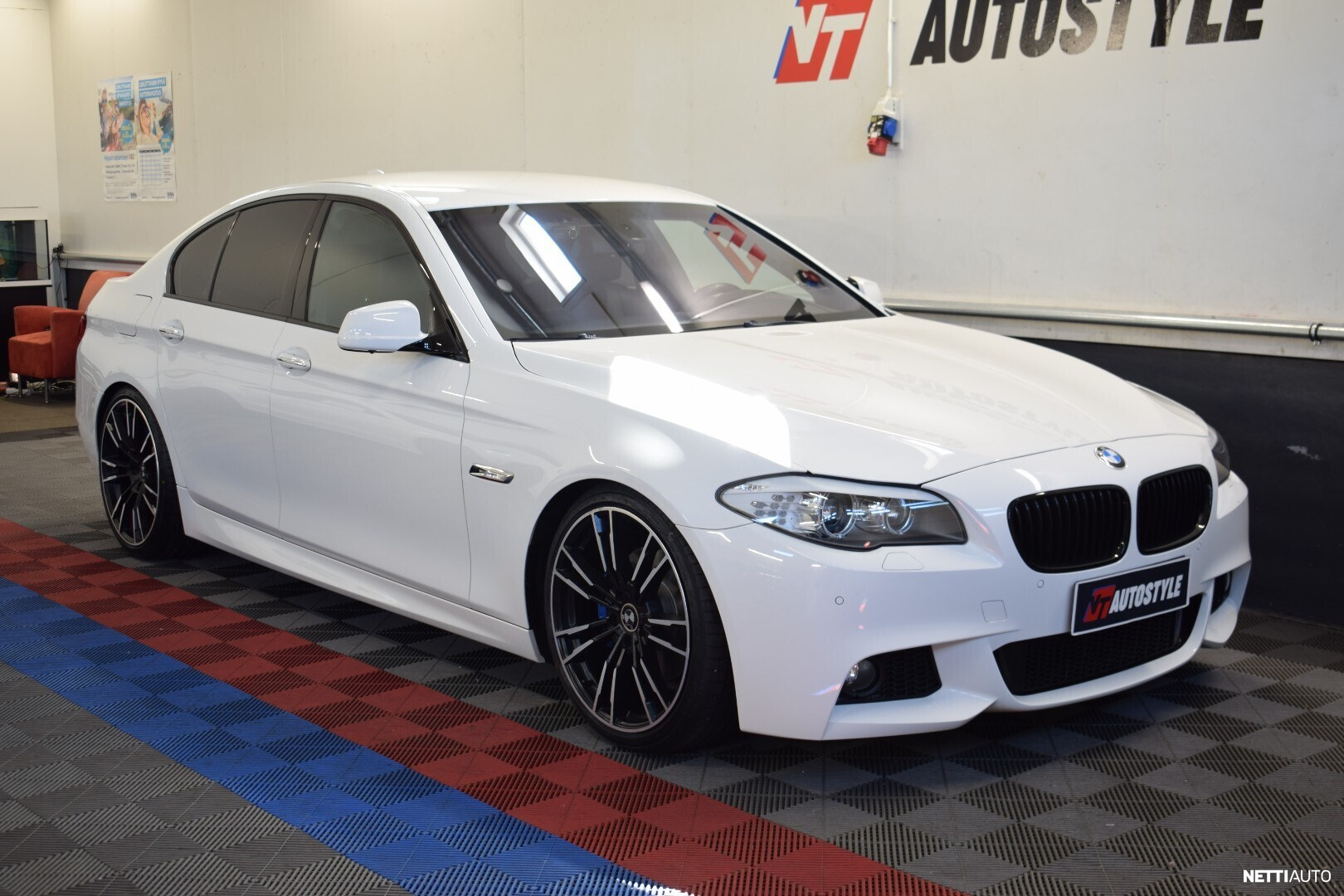 BMW 528