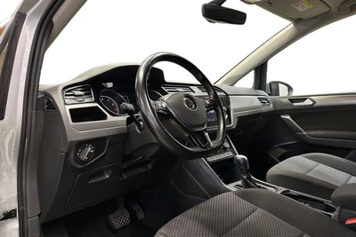 Volkswagen Touran 2021, photo 6/30