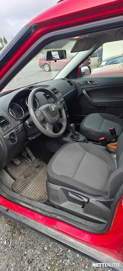 Skoda Yeti 1,6 TDI Active GreenLine 2012, kuva 5/10