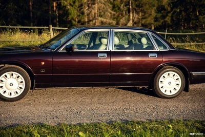 Jaguar XJ6 XJ40 Insignia 1993, photo 3/60