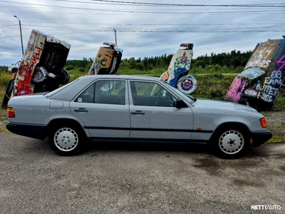 Mercedes-Benz E 1986, photo 4/11