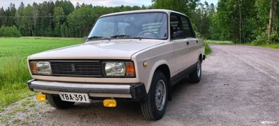 Lada 2105 1995, kuva 4/9