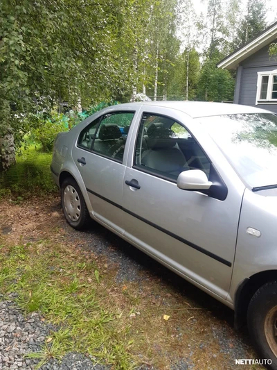 Volkswagen Bora 1,6 77kW 2003, kuva 3/11