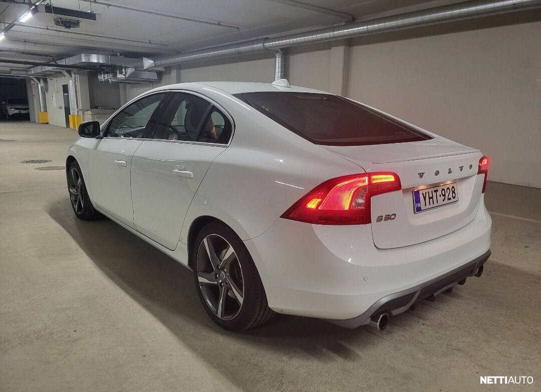 Volvo S60 2012, photo 2/3