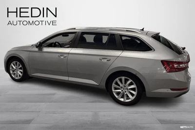 Skoda Superb 2017, photo 5/10