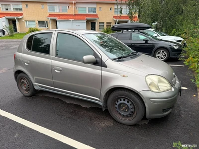 Toyota Yaris Henkilöauto 2004, photo 6/12