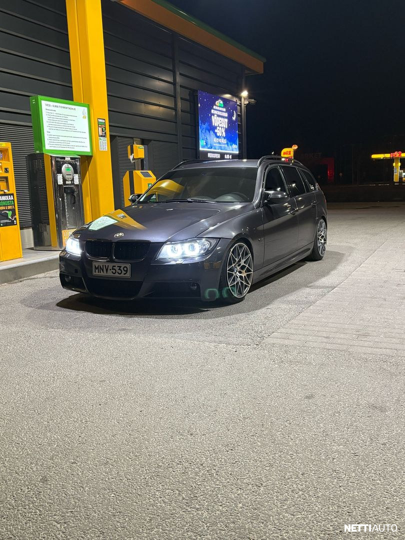 BMW 330