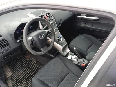Toyota Auris 2010, kuva 4/6