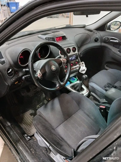 Alfa Romeo 156 2004, kuva 3/10