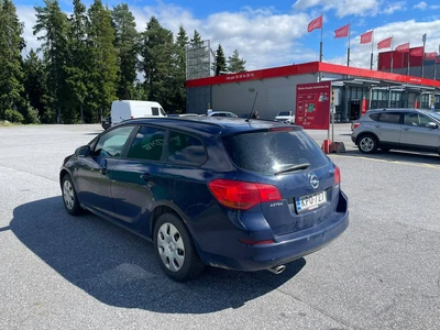 Opel Astra 2011, photo 5/7