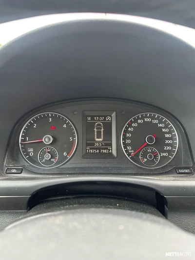 Volkswagen Touran 2012, kuva 3/4