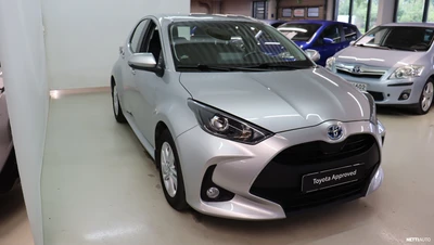 Toyota Yaris 1,5 Hybrid Active Business 2022, photo 6/22