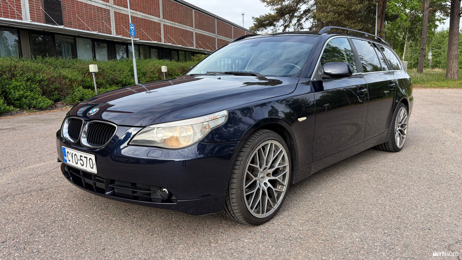 BMW 525