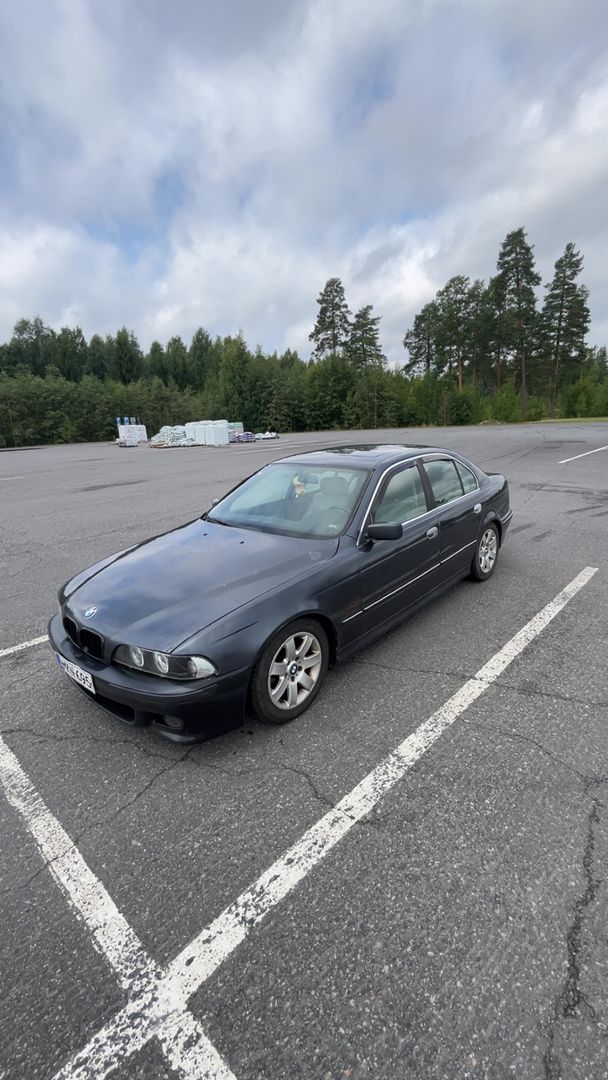 BMW 523