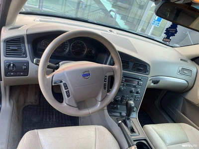 Volvo V70 2,5T Automaatti 2004, kuva 5/9