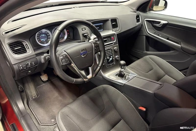 Volvo S60 D5 Momentum 2013, photo 3/4