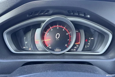 Volvo V40 2018, photo 4/9