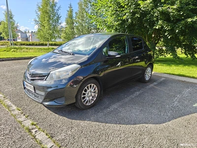 Toyota Yaris 2012, photo 1/16