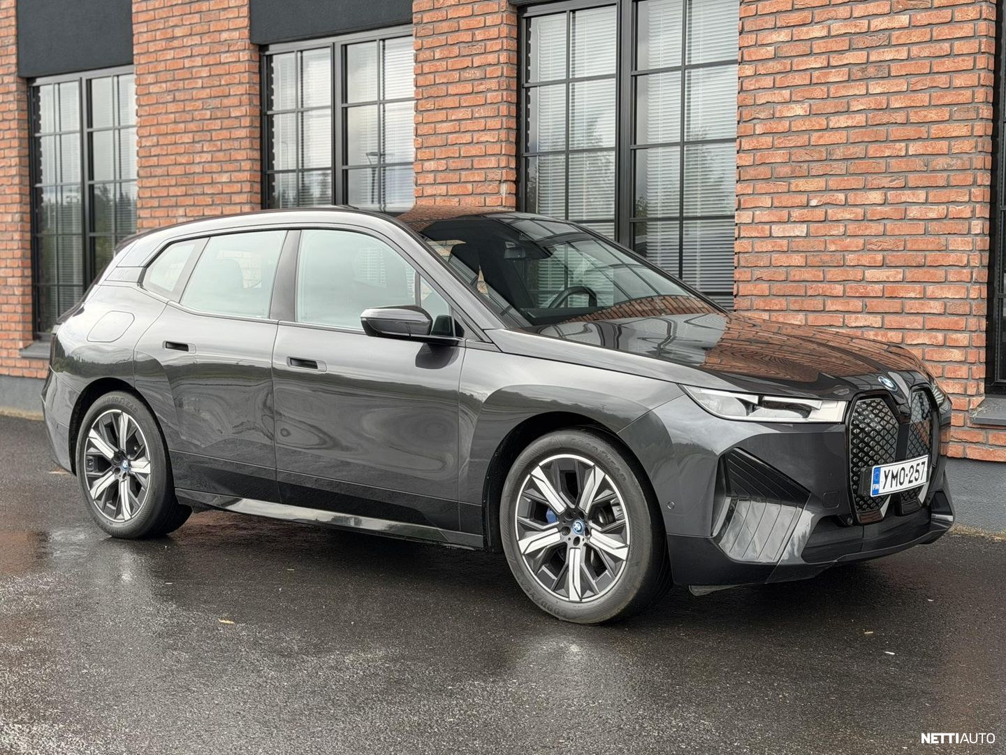 BMW iX