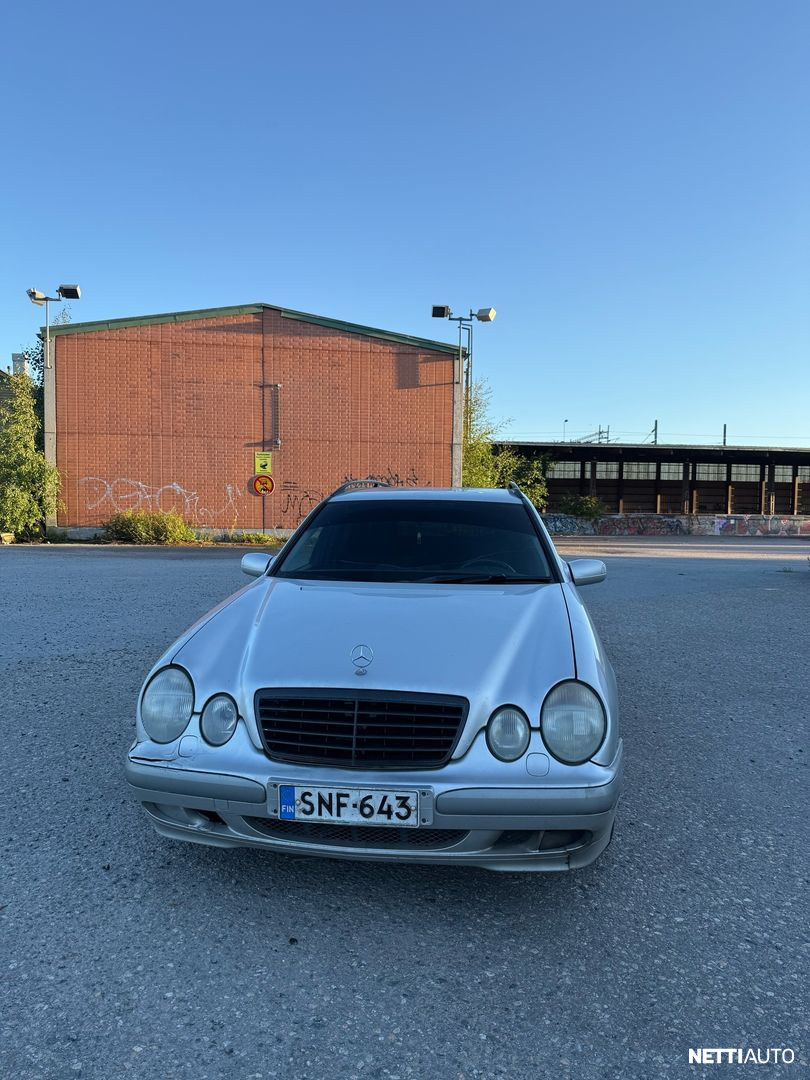 Mercedes-Benz 220