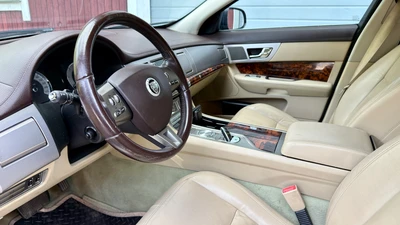 Jaguar XF 3,0 D Premium Luxury 2010, kuva 6/10