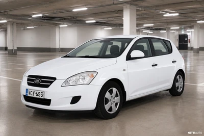 Kia Ceed 1,4 LX HB 5D Huoltokirja 2007, photo 1/8